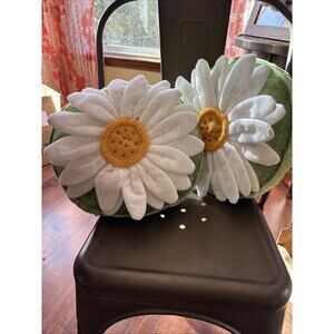 Daisy round throw pillows 12inch diameter set of 2